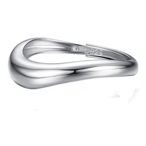 Anello Twisted Wave Design: l'anello in oro 14K aderisce al concetto di semplice, classico e mai fuori moda. Quando viene regalato a una persona speciale, un anello Twisted Wave simboleggia un impegno duraturo; quando viene regalato a se stessi, rappresenta gli ideali di libertà e flessibilità.