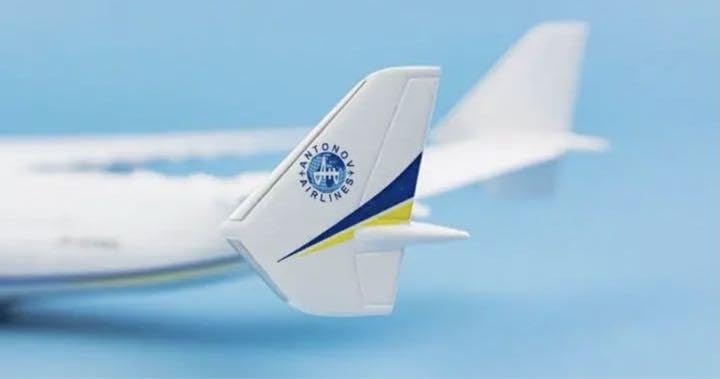 Amazon.co.jp: アントノフ航空 ムリーヤ AN-225 1/400ジェット : おもちゃ