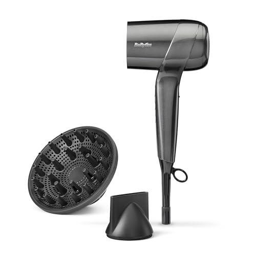 BaByliss Titanium Shine Secador de Pelo con Difusor - NUEVO 2025, Potente y Compacto, Secador Ergonómico, Acondicionamiento Iónico Antifrizz, 3 Niveles de Calor y 3 de Velocidad, Plata, D6200DE BaByliss Titanium Shine Secador de Pelo con Difusor - NUEVO 2025, Potente y Compacto, Secador Ergonómico, Acondicionamiento Iónico Antifrizz, 3 Niveles de Calor y 3 de Velocidad, Plata, D6200DE