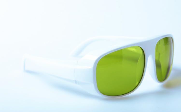 755nm、808nm、980nm、1064nm 740-1100nm O.D5 780-1070nm OD7 Laser protective goggles