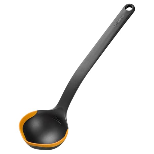 Fiskars Functional Form Cucharón de cocina, Cazo con bordes de silicona y escala de medición, Resistente al calor, Longitud 36,2 cm, Plástico/Silicona, Negro/Naranja, 1079965