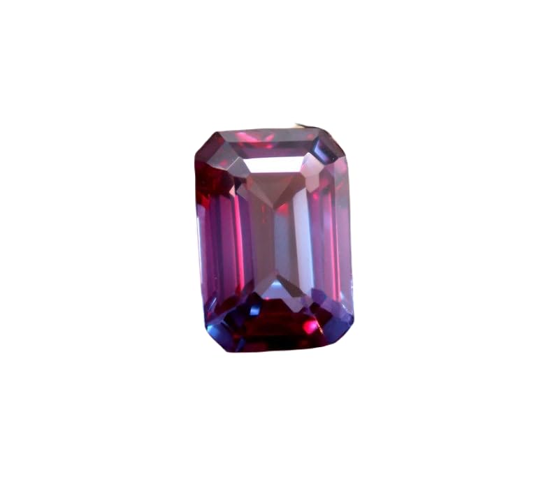 Alexandrite naturelle taillée pour créer un bijou personnalisé unique à offrir