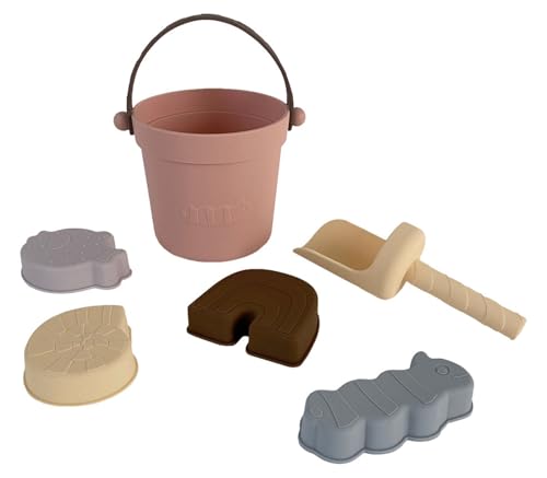 OYOY Leo Beach Set - Strand Spielzeug Set für Babys und Kleinkinder - Urlaub Sandspielzeug in Rot (Coral) aus Silikon - H21,3 cm x L18 cm x B14,8 cm - M107111