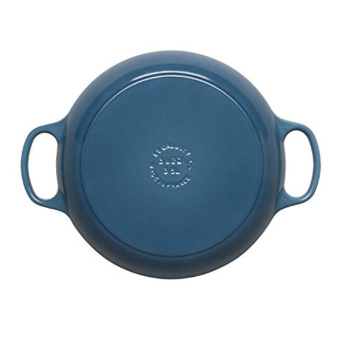 Le Creuset Signature Cast Iron Shallow Casserole/Braiser, Round, Stainless steel knob, Ø 26 cm, 2.2 l, Ideal for all ovens and ranges (incl. induction), Marine 4 Gallery Image
