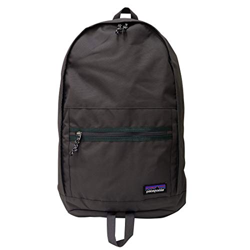 黒いリュックサック