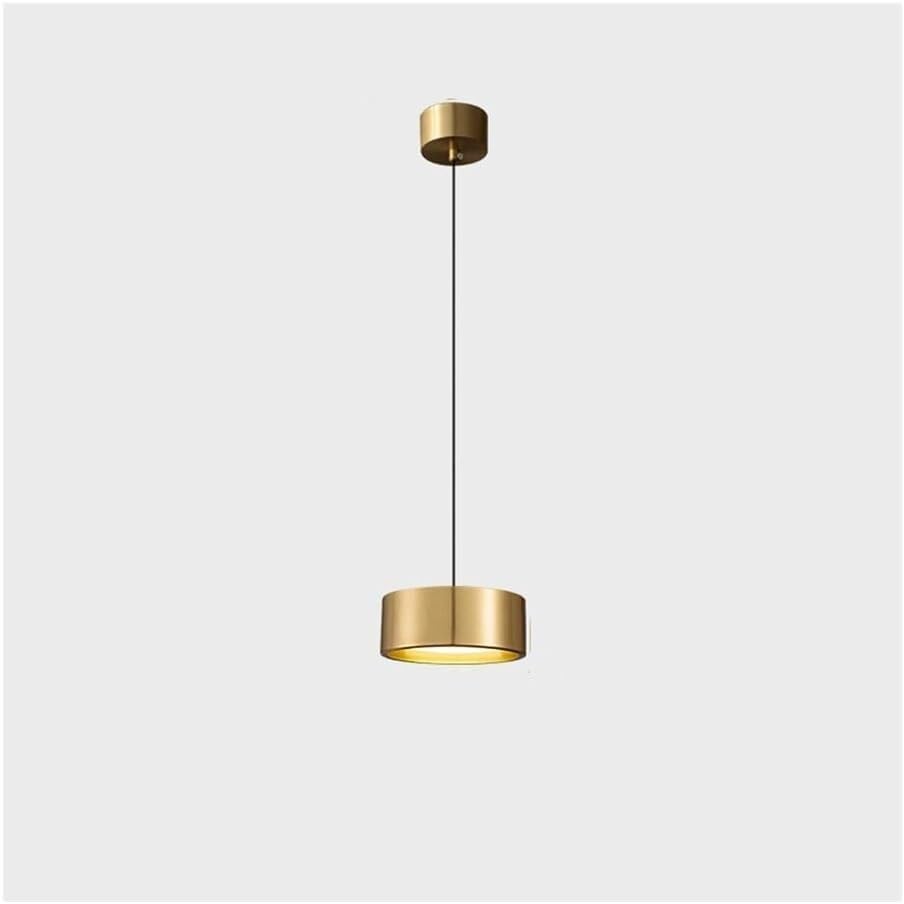 Chandelier en cuivre pour éclairer une allée sombre