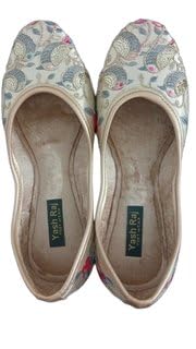 Image of Handcrafted Leather Ethnic Jutti for Women - Traditional & Elegant