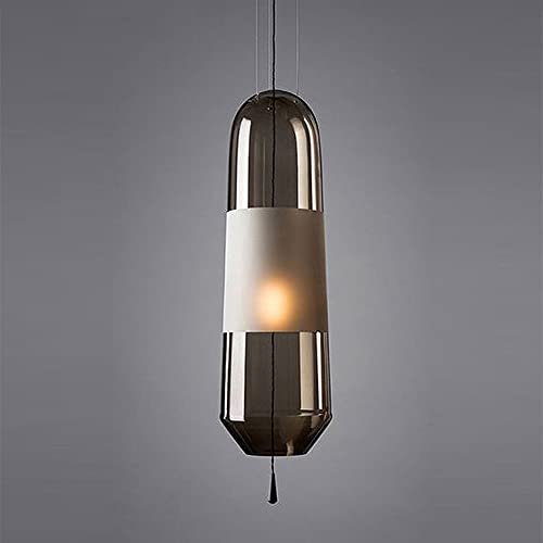 Luminaire suspendu à côté du canapé pour un salon chaleureux