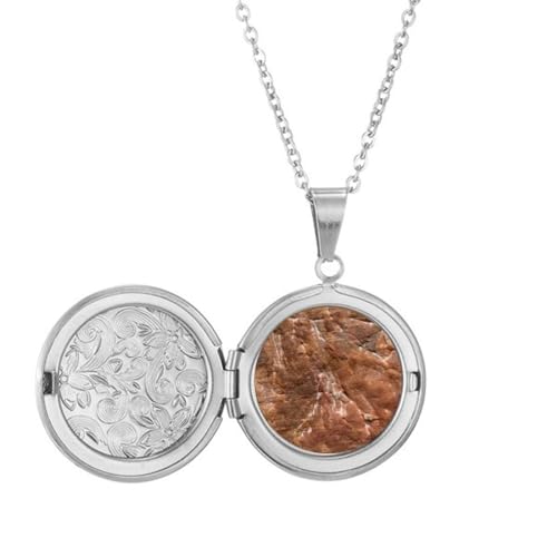 Collier médaillon marron : le bijou roche rugueuse contre les looks ternes