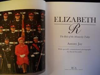 Elizabeth R [Hardcover] STRONG,Roy & OMAN, Julia Trevelyan - PT02