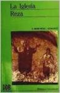 Paperback La iglesia reza [Spanish] Book