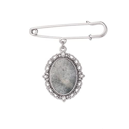 Broche en marbre noir et blanc pour fixer un châle avec élégance et ajuster une robe