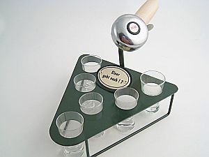 Preisvergleich Produktbild Unbekannt Schnapskelle mit Klingel + Gläser