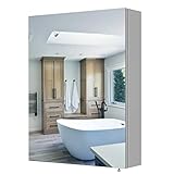 3-in-1-Design: Dieser Badspiegelschrank vereint Spiegel- und Aufbewahrungsfunktion für Alltagsgegenstände. Er kann auch als Hängeschrank über dem Spülenunterschrank verwendet werden.