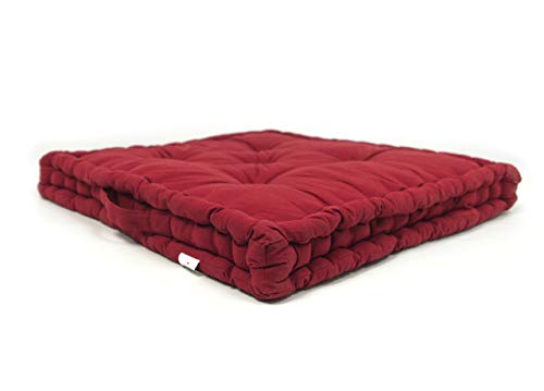 MISURA E MATERIALE - Il Cuscino Arredo Per Bancale Modello Irlanda Misura 60x60 cm, Ha Un'Altezza Di 10cm Ed E' In Tessuto 100% Cotone; Made In India