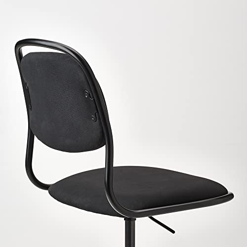 Fauteuil pivotant ProTuning noir assis confortablement