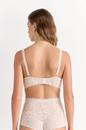 Woman's Francesca Lace Balconette Bra3