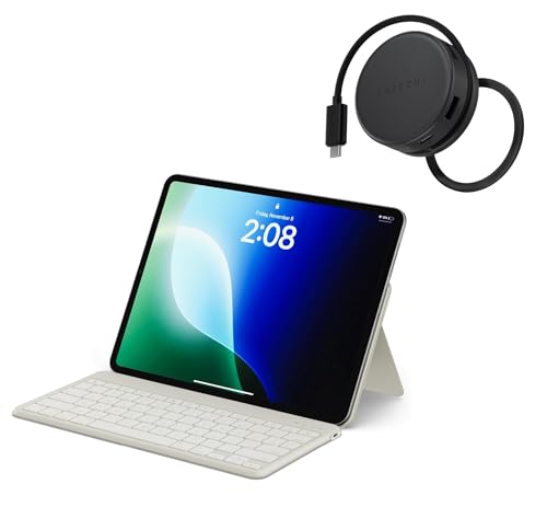 Teclado Bluetooth Satechi con soporte beige y hub USB C para oficina
