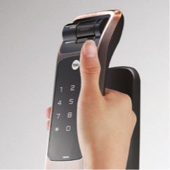 Hand operating the push-pull handle of Yale YMG40 lock