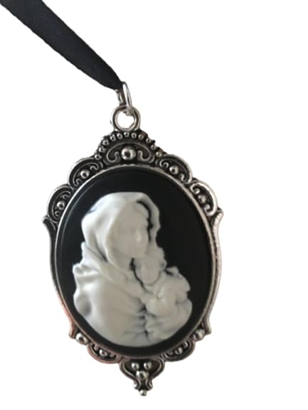 Pendentif camée vierge à l'enfant bijou rétro pour sublimer vos tenues quotidiennes