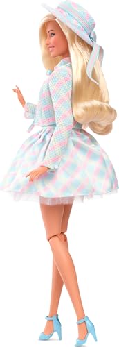 Muñeca Barbie The Movie Margot Robbie con conjunto a cuadros miniatura 5