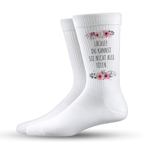 Tassenbrennerei Socken mit Spruch Lächle! Du kannst sie nicht alle toeten. Blumiges Motiv Lustige Geschenkidee (Schwarz/37)