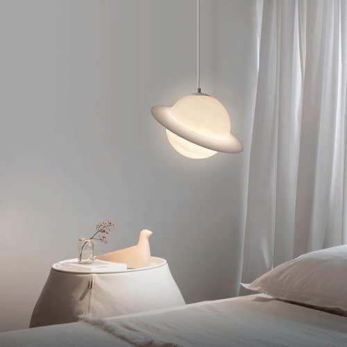 Suspension Saturne dessin animé pour illuminer une chambre de princesse
