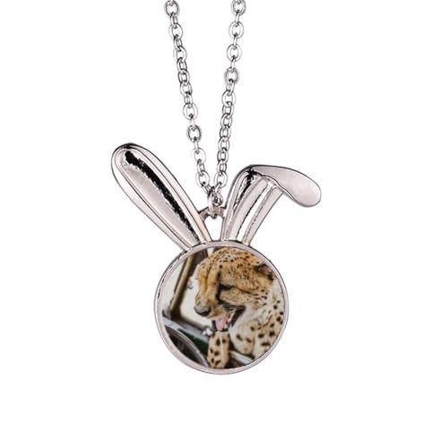 Collier lapin léopard parfait pour sublimer vos tenues de soirée