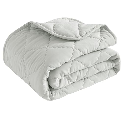 Image of BEDSUM Toddler Quilt 43x60, Microfiber Kids Quilt Toddler Bed, Light Grey | Lightweight Soft Comfort for Toddler Beds, Daycare, Preschool Naps, Boys Girls, Machine Washable All Season Toddler Comforter