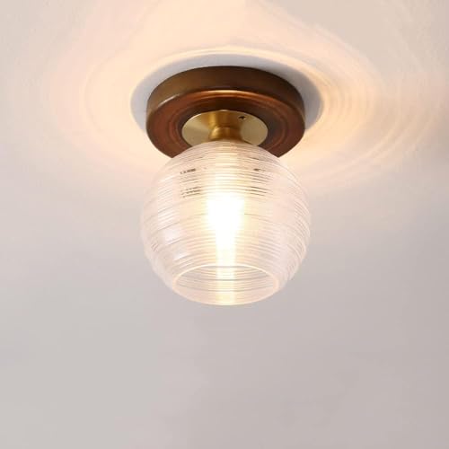 Plafonnier couloir en bois et verre pour sublimer l'éclairage d'allée et l'entrée de votre maison
