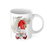 drunkLY Weihnachtstasse mit Namen - mit Gnom-Motiv - personalisierter Keramik Kaffee-Becher – Weihnachts-Tasse - Glühwein-Tasse - Nikolaus & Wichteln Geschenk-Idee (weiß)