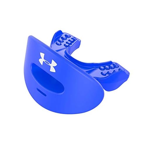 Under Armour Läppskydd för fotboll. Andas och bekvämt munskydd. Läpp/tänder/munskydd. Fungerar med hängslen, anti-klenching. Ungdoms- och vuxenstorlekar. Munskydd inkluderar hjälmrem