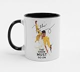 DrMugCollection Taza Show Must Go On | Taza de Cerámica 350 ml Interior Negro | Inspirada en la Estética del Rock y los Grandes Iconos | Regalo para Fans de Queen y Música Legendaria