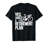 Festeggia la pensione con umorismo e passione per il ciclismo. Questo divertente design è perfetto per coloro il cui piano pensionistico è infinite gite in bicicletta e touring. Mostra amore per le avventure in bicicletta e la gioia della libertà dopo aver lasciato la vita lavorativa alle spalle.