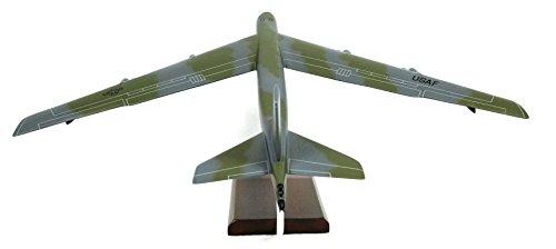 Mastercraft Collection B-52G Stratofortress Model Scale: 1/100