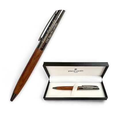 regalo grabado - Bolígrafo Pierre Cardín Personalizado Varila| Grabado Permanente de Texto en 2 Líneas | Diseño Metal y Madera | Mecanismo Giratorio | Estuche Elegante | Ya disponible en tu tienda friki favorita! En mundofriki.es!