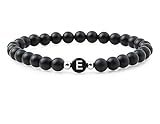 INDIVIDUELL PASSEND – Mit einem Gummiband aus Silikon und ohne Verschluss passt das Buchstaben Armband nahezu jedem (Handgelenkumfang: 16-20 cm) - Kombiniere das Armband mit anderen Lion & Son Produkten.