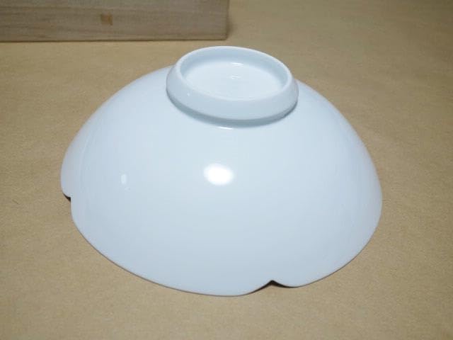 人間国宝 井上萬二 作 白磁刻 輪花形 菓子鉢 共箱 直径22cm