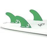 Este juego de propulsores hexagonales verdes compatibles con tabla de surf FCS permite una cantidad moderada de flexión que mientras tiene un material más ligero, el patrón flexible todavía le permite tener transiciones de riel suave a través de giros.