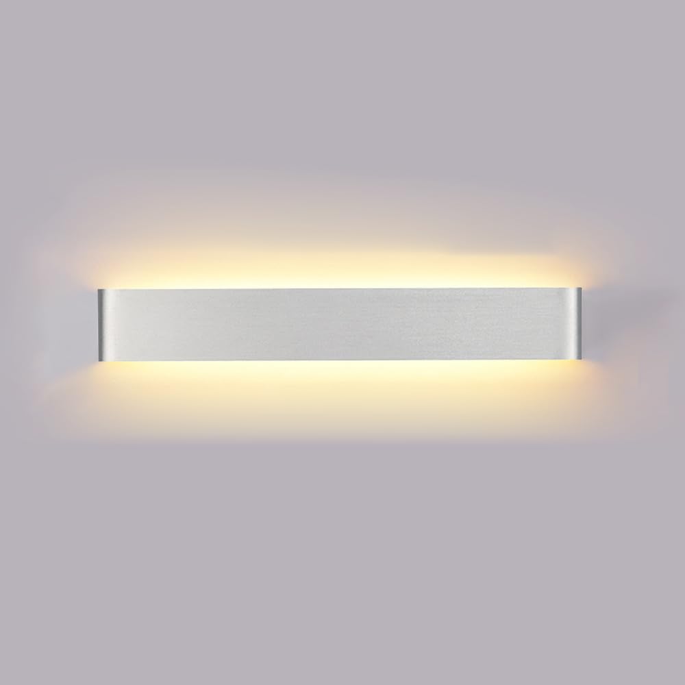 Aplique de pared LED plateado de tira larga en aluminio cepillado para iluminacion interior