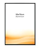 Hochwertige Verarbeitung: Das Gestell besteht aus einem massiven Aluminiumprofil und ist dadurch leicht, stabil und sehr robust. Maße des Aluminiumprofils: 0,6 cm x 1,7 cm. Das Plexiglas ist beidseitig mit einer Schutzfolie überzogen, die eine glasähnliche Transparenz aufweist. Das verwendete UV-gefilterte Plexiglas wird nicht gelb. Die Rückseite des Rahmens: ist aus 3 mm starkem, hartem HDF gefertigt und verleiht dem gesamten Rahmen Stabilität.
