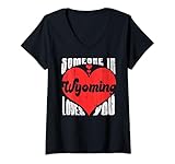 Photo Gallery donna someone in wyoming loves you cuore retrò vintage maglietta con collo a v Photo Gallery donna someone in wyoming loves you cuore retrò vintage maglietta con collo a v