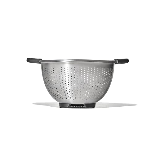 Image of OXO Good Grips Stainless Steel 3 qt. / 2.8L Colander