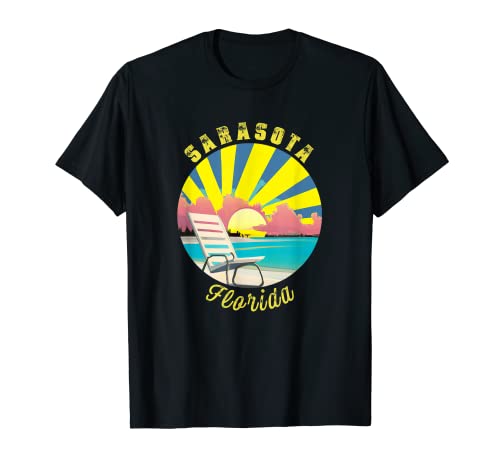 Vacaciones retro en la playa y al atardecer en Sarasota Camiseta