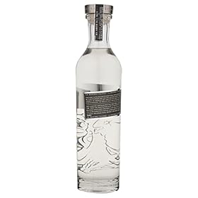 Facundo Neo Premium Blended White Rum The Following are some examples to help you understand how to use Gift Tube, Tropically Aged Up Eight Years The Following are some examples to help you understand how to use White Oak Barrels, Charcoal Filtered. 40% ABV 70cl/700ml