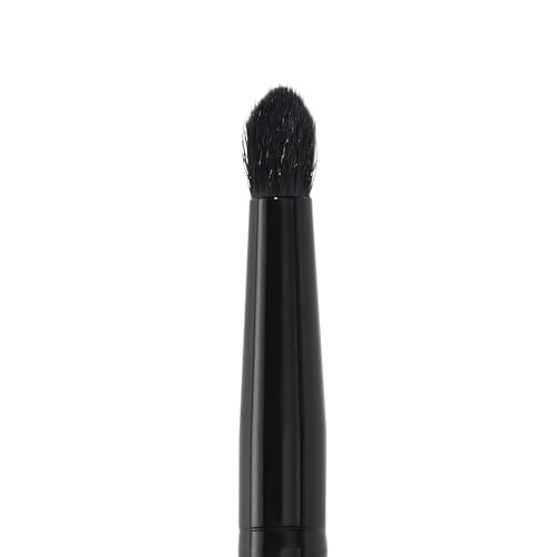 e.l.f. Smudge 'N Smoke Eyeliner Brush, Multi-Use Eyeshadow & Eyeliner Brush For Creating A Perfect Smoky Eye, Vegan & Cruelty-Free
