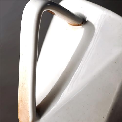 Tasse à café en céramique faite à la main au four style rustique