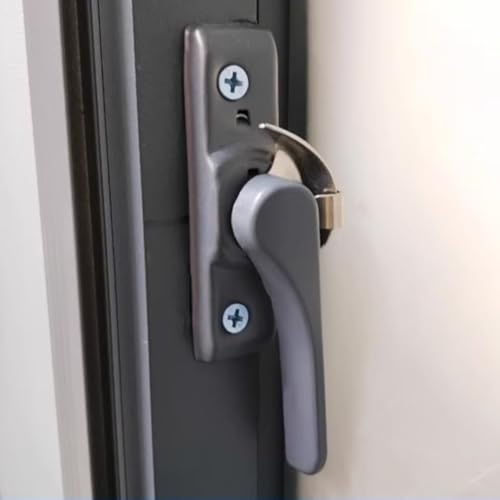 Ventana de repuesto con cerradura de seguridad para solucionar humedades en el cobertizo 8