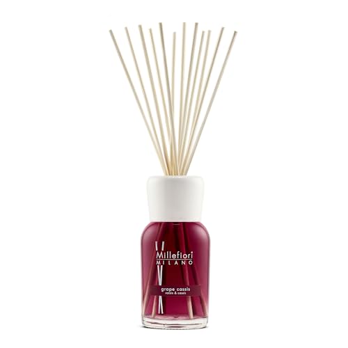 Fragranze colorate e moderne ispirate ad ingredienti di tendenza per aggiungere un tocco di stile e colore a ogni home décor.