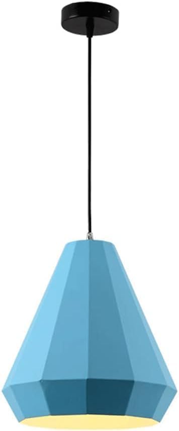 Lustre en métal jaune pour illuminer un salon sombre au style industriel